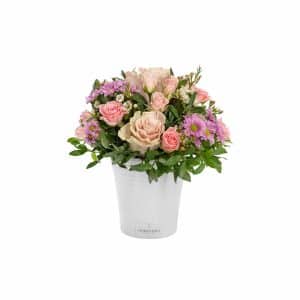 A flower arrangement is an elegant and imaginative gift that can highlight the important moments of your life.