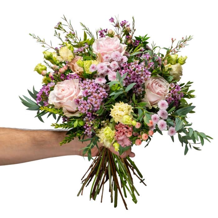 bouquet with pink roses and hydrangeas